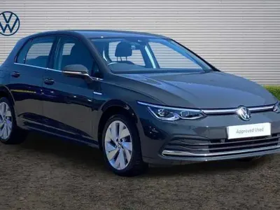 Second-hand VW Golf VIII 130 CP (95 kW) 2024