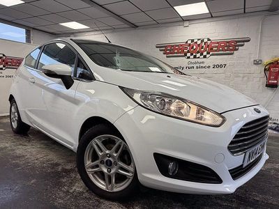Used Ford Fiesta Zetec 82 HP (60 kW) 2014 White Hatchback