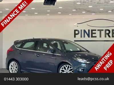 Gebraucht Ford Focus Zetec 115 PS (84 kW) 2014 Grau Kleinwagen