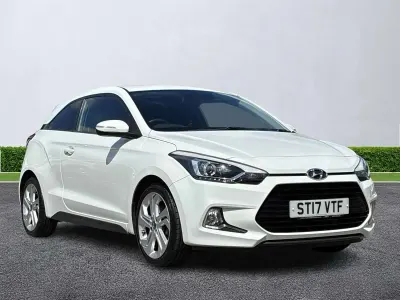 Used Hyundai i20 Premium 100 HP (73 kW) 2017 White Coupe
