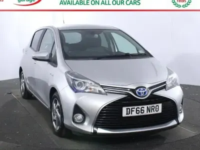 Used Toyota Yaris 101 HP (74 kW) 2016 Silver Hatchback