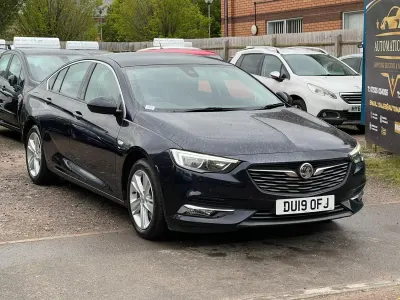 Używany Vauxhall Insignia SRi 136 KM (100 kW) 2018 Niebieski Hatchback