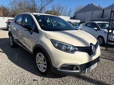 Used Renault Captur Dynamique 90 HP (66 kW) 2015 White SUV