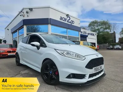 Używany Ford Fiesta ST 182 KM (133 kW) 2015 Biały Hatchback