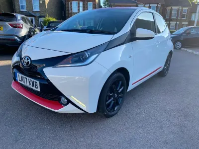 Used Toyota Aygo x-press 69 HP (50 kW) 2017 White Hatchback