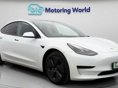 Used Tesla Model 3 Standard Range Plus 222 kW (302 HP) 2021 White Sedan