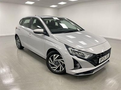 Käytetty Hyundai i20 Advanced 90 HP (66 kW) 2025 Harmaa Viistoperä