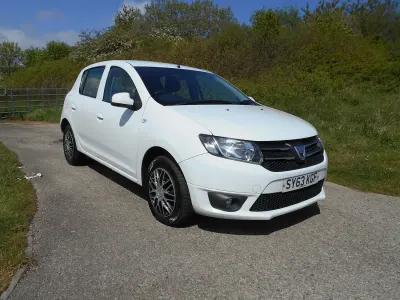Begagnad Dacia Sandero Lauréate 2013 Vit Halvkombi