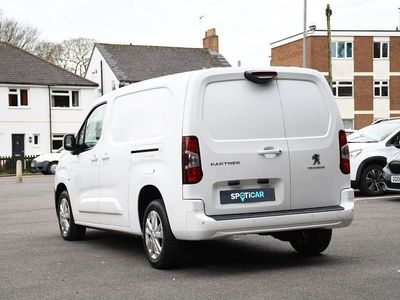 Second-hand Peugeot Partner 130 CP (95 kW) 2019 Alb Monovolum