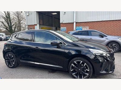 Used Renault Clio V Techno 143 HP (105 kW) 2024 Metallic  diamond black  Hatchback