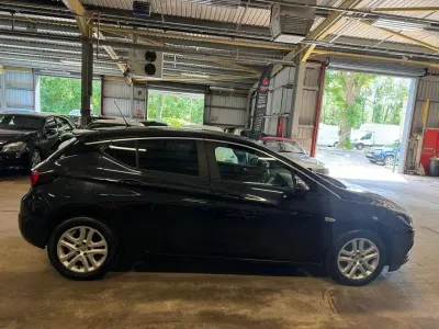 Used Vauxhall Astra Design Edition 136 HP (100 kW) 2015 Black Hatchback