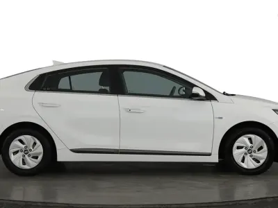 Used Hyundai Ioniq Premium SE 141 HP (103 kW) 2019 White Hatchback