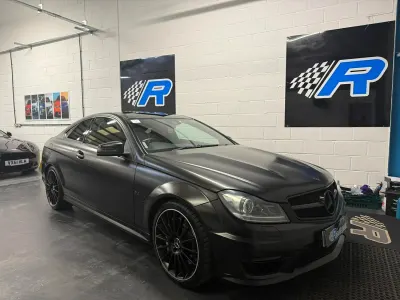 Käytetty Mercedes C63 AMG 530 HP (389 kW) 2013 Musta Coupe - kaksiovinen