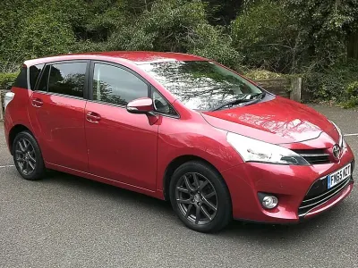 Used Toyota Verso Trend 147 HP (108 kW) 2015 Red MPV
