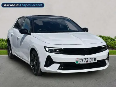 Used Vauxhall Astra GS Line 130 HP (95 kW) 2023 White Hatchback