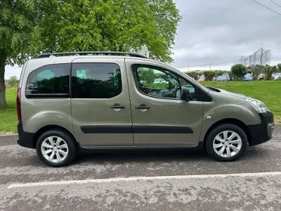 Gebraucht Peugeot Partner Tepee Outdoor 110 PS (80 kW) 2018 Braun Van / Kleinbus