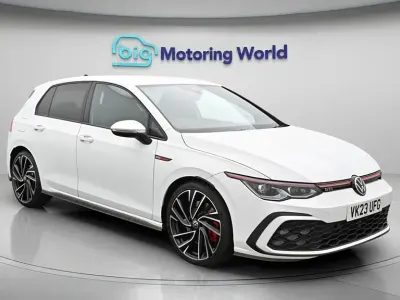 Używany VW Golf VIII GTI 245 KM (180 kW) 2023 Biały Hatchback