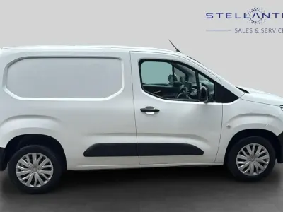 Used Peugeot Partner Premium 100 HP (73 kW) 2022 White MPV