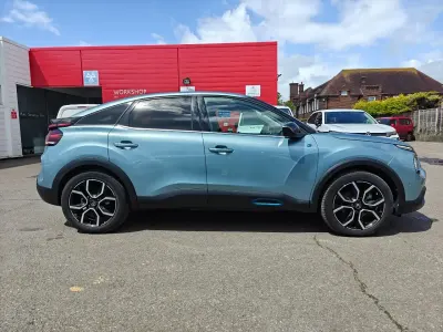 Używany Citroën e-C4 Shine 98 kW (134 KM) 2022 Niebieski Hatchback