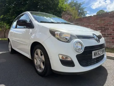 Used Renault Twingo Dynamique 75 HP (55 kW) 2012 White Hatchback