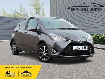 Used Toyota Yaris Hybrid 100 HP (73 kW) 2018 Grey Hatchback