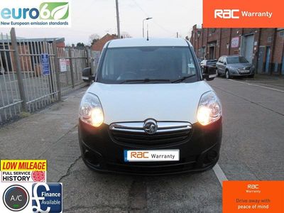 Used Vauxhall Combo 105 HP (77 kW) 2018 White MPV