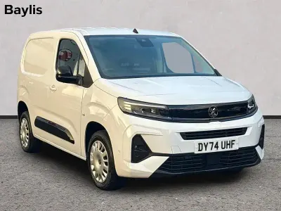 Używany Vauxhall Combo 100 KM (73 kW) 2024 Biały Minivan