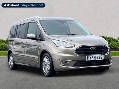 Usado Ford Grand Tourneo Connect Titanium 120 HP (88 kW) 2019 Prateado Monovolume
