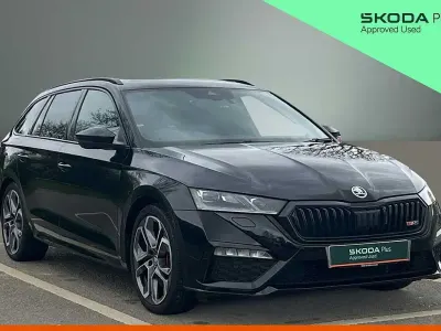 Begagnad Skoda Octavia vRS 245 HK (180 kW) 2024 Svart Kombi