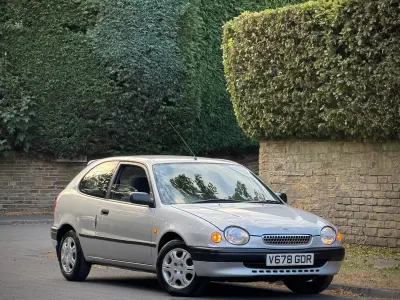 Used Toyota Corolla 86 HP (63 kW) 1999 Silver Hatchback
