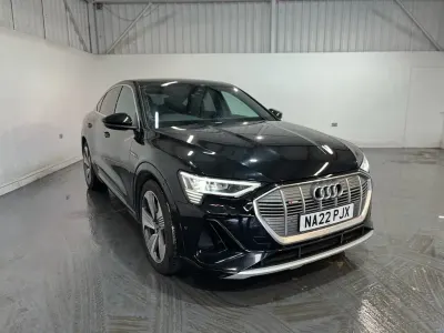 Usado Audi e-tron S-Line 300 kW (408 CV) 2022 Negro SUV