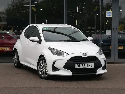 Used Toyota Yaris Hybrid 116 HP (85 kW) 2023 White Hatchback