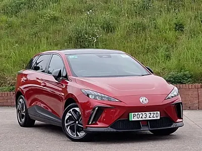 Usado MG MG4 EV Trophy 149 kW (203 CV) 2023 Rojo Utilitario
