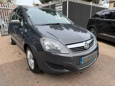 Usado Vauxhall Zafira 120 CV (88 kW) 2014 Gris Monovolumen