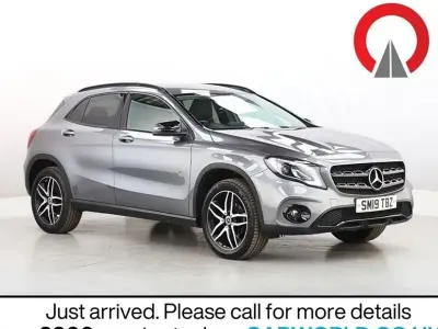 Käytetty Mercedes GLA180 Urban 122 HP (89 kW) 2019 Harmaa Katumaasturi