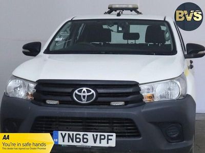 Used Toyota HiLux Active 150 HP (110 kW) 2016 White Pickup