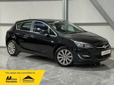 Used Vauxhall Astra 115 HP (84 kW) 2013 Black Hatchback