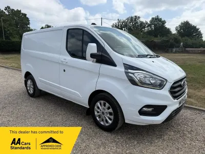 Used Ford Transit Custom Limited 130 HP (95 kW) 2020 White Van