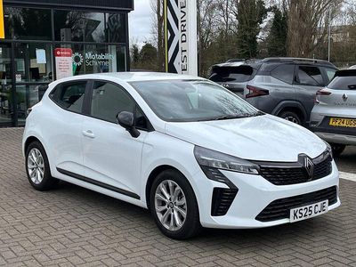 Used Renault Clio V Evolution 90 HP (66 kW) 2025 Glacier white  Hatchback