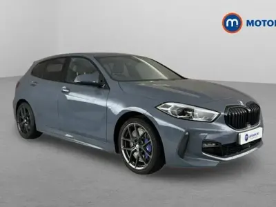 Usado BMW 118 M Sport 136 HP (100 kW) 2023 Cinzento Citadino