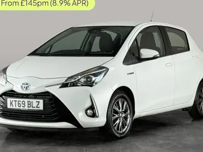Used Toyota Yaris 101 HP (74 kW) 2020 White Hatchback