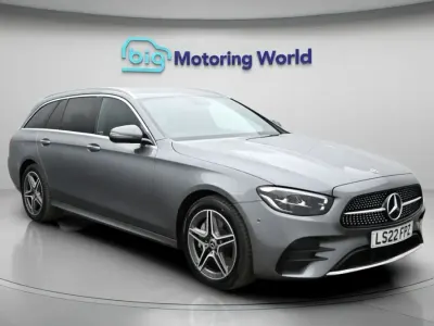 Usado Mercedes E300 AMG line 302 HP (222 kW) 2022 Cinzento Carrinha