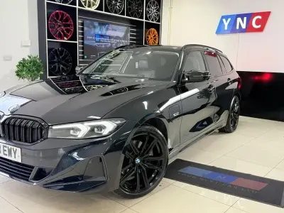 Begagnad BMW 330e Sport Line 288 HK (211 kW) 2023 Svart Kombi