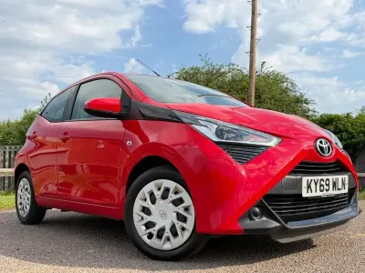 Used Toyota Aygo X-play 72 HP (52 kW) 2019 Red Hatchback