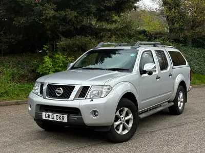 Usado Nissan Navara Tekna 2012 Plateado Pickup/Camioneta
