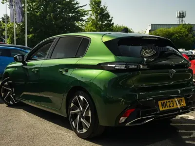 Used Peugeot 308 Allure Premium 129 HP (94 kW) 2023 Green Hatchback