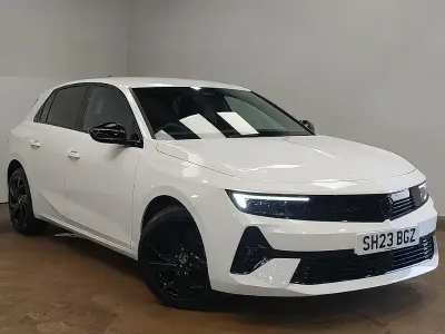 Used Vauxhall Astra 130 HP (95 kW) 2023 White Hatchback