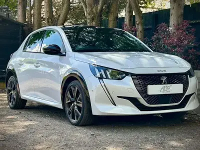 Used Peugeot 208 Premium 102 HP (75 kW) 2021 White Hatchback