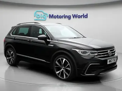 Second-hand VW Tiguan R-line 150 CP (110 kW) 2021 Negru SUV