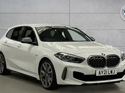Käytetty BMW M135 Comfort Edition 302 HP (222 kW) 2021 Valkoinen Viistoperä